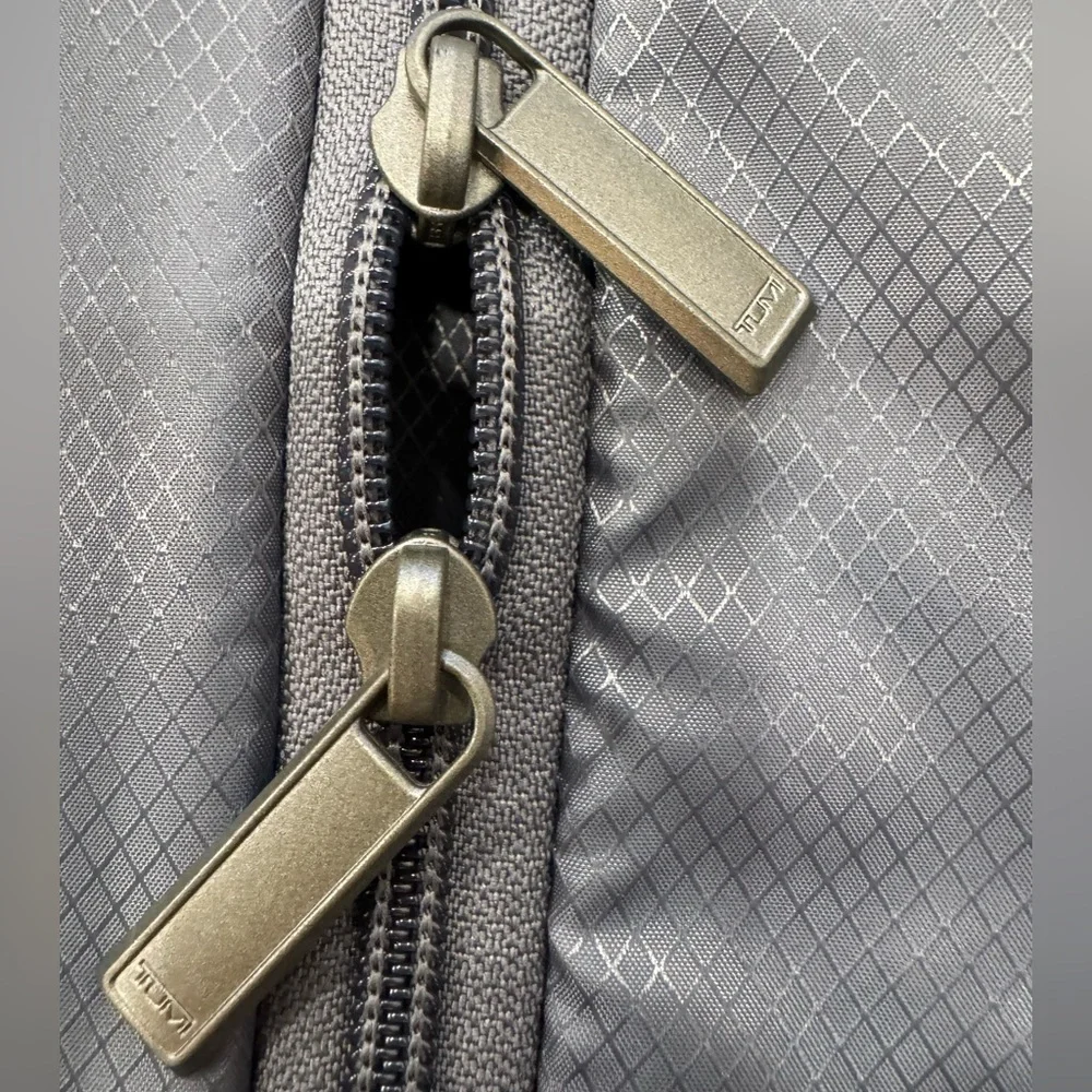 Tumi 19 Degree International Expandable 4-Wheel Carry-On - Grey Texture